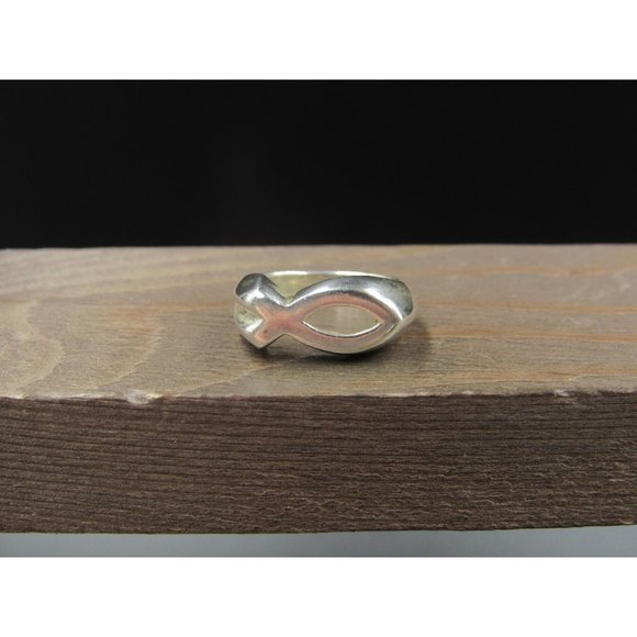 Size 5.5 Sterling Silver Heavy Simple Jesus Fish Band Ring Vintage Statement - Picture 1 of 8